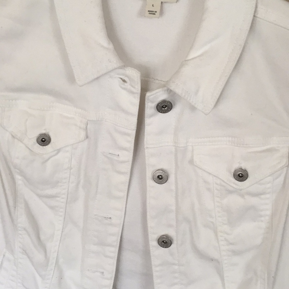 NWOT! Super Cute & Stylish Jean Jacket! 💗 - Picture 3 of 3